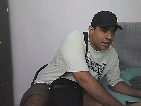 AlphaLatinoBear élő XXX-chatje