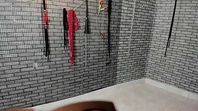 Briana_24's Live XXX Chat