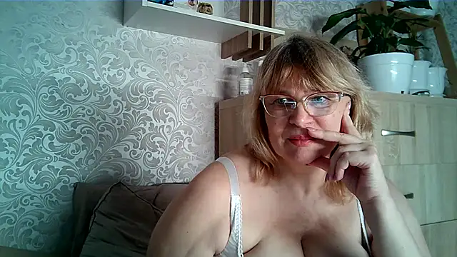 Show modela Aline_LoveFlowers na web-kameri