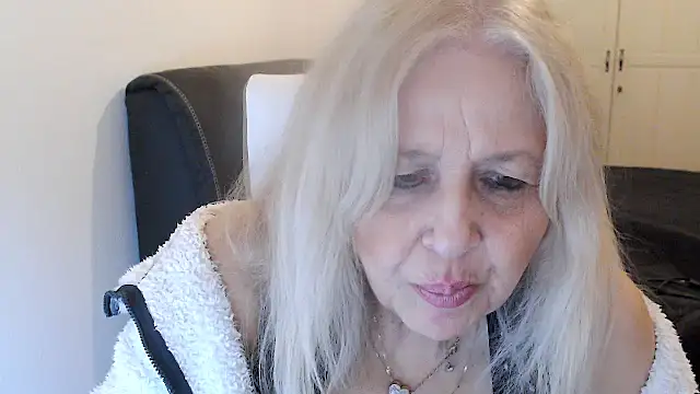 Show modela SusiLifeXXX na web-kameri