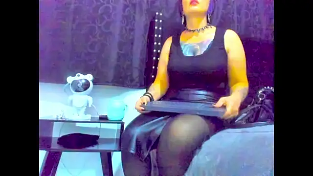 XXX chat uživo modela amareto_queen