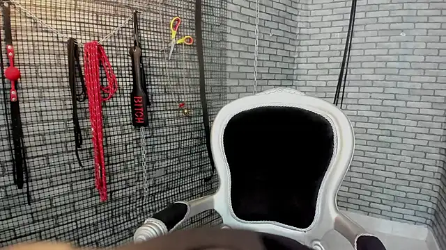 Chat +18 de Briana_24 ao vivo