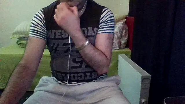 Show modela st206boy na web-kameri