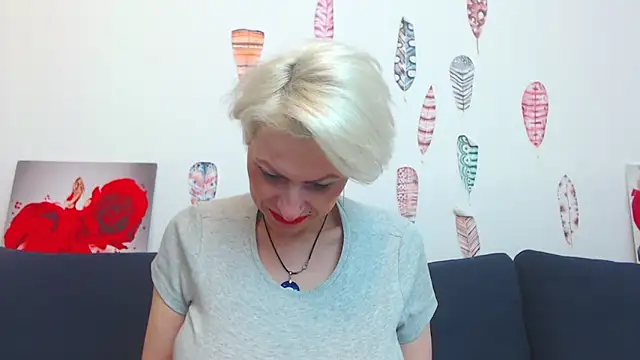 Playful_Goldie_WOW__'s Live XXX Chat