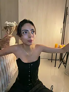 Chat +18 de ZaraLuuv ao vivo