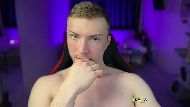 Živý XXX chat iron__chap