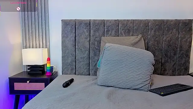 Ema_Stone65 Adlı Modelin Canlı XXX Sohbeti