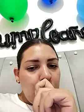 Mia_Hampton Adlı Modelin Canlı XXX Sohbeti