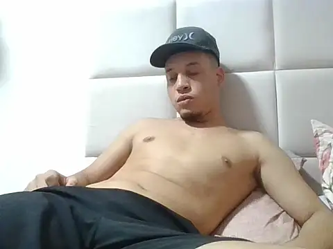 Vinni_19cm: διαδικτυακό σόου στην κάμερα