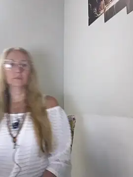 MILEIDE980n Live XXX chat