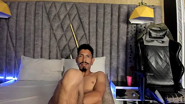 NoaahTylor 即時 XXX 聊天