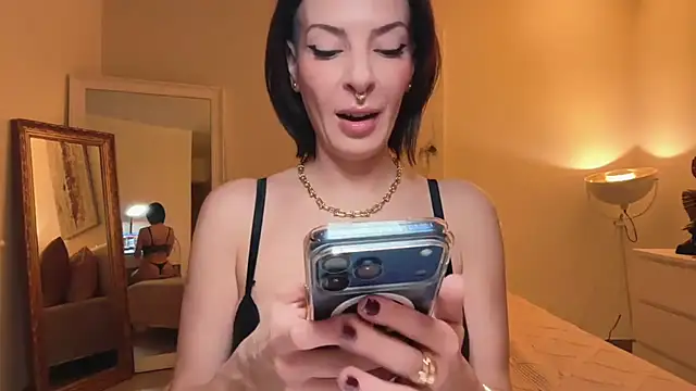 ChloeXSecret's Live XXX Chat