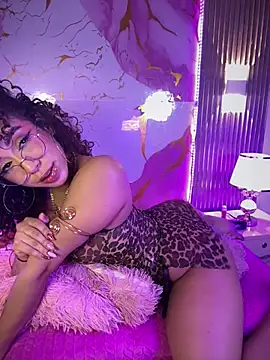 Pokazy przed kamerką – Woo_isDaphne