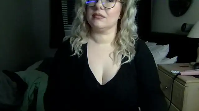 دردشة IvyWifey الجنسية المباشرة