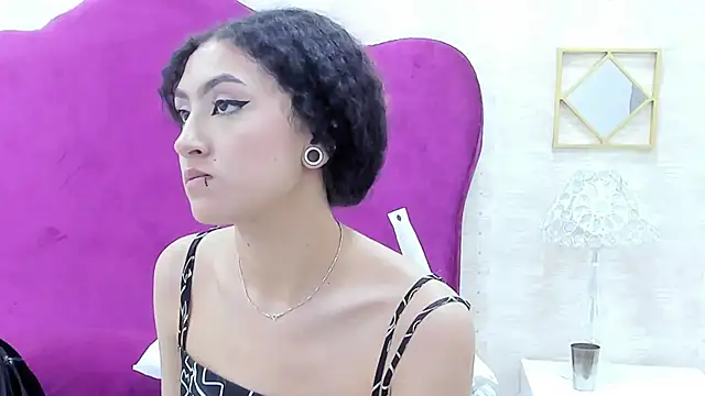 EllaEvanz Adlı Modelin Canlı XXX Sohbeti