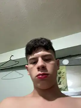 Show modela Andy12912 na web-kameri