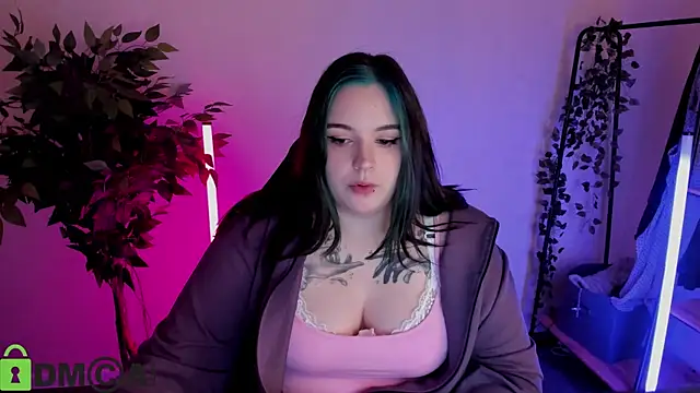 Mia_R0ss élő XXX-chatje