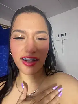 KorinaKovaa Adlı Modelin Canlı XXX Sohbeti