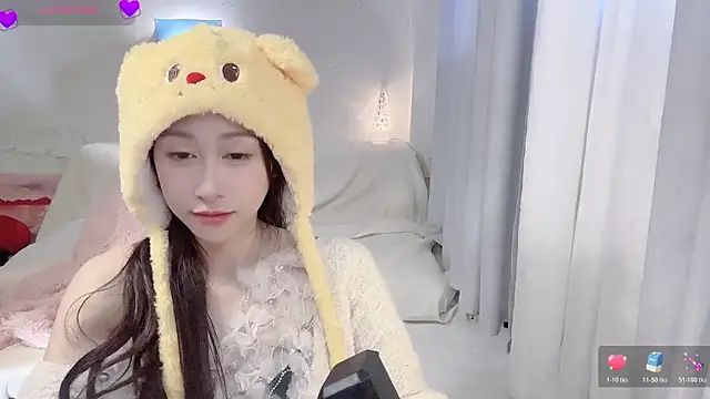 Fayebae_11 élő XXX-chatje