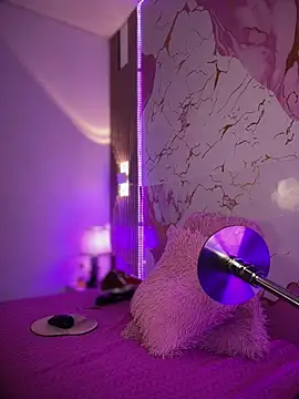 Woo_isDaphne: онлайн-секс-чат