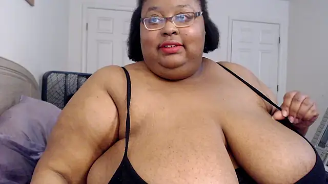 Loves_Aura: διαδικτυακό σόου στην κάμερα