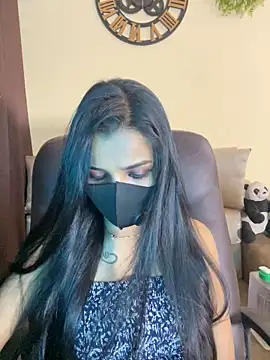 its_ur_flora élő XXX-chatje