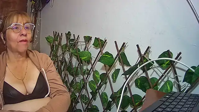 nicoltatiana_ élő XXX-chatje