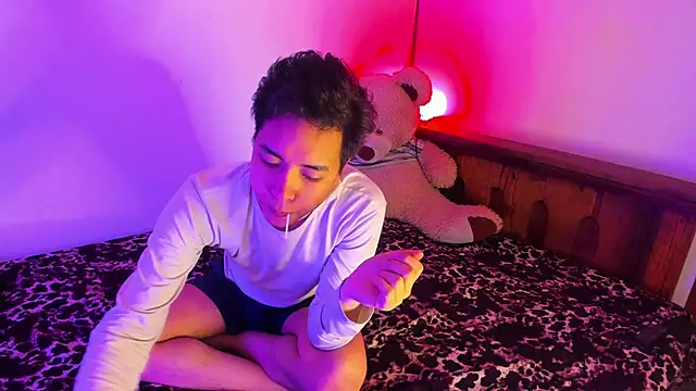 โชว์เว็บแคมของ AlecLightwood_