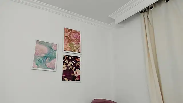 canelleGarces' Live XXX Chat