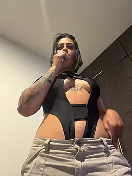 AlannaEvons' Live XXX Chat