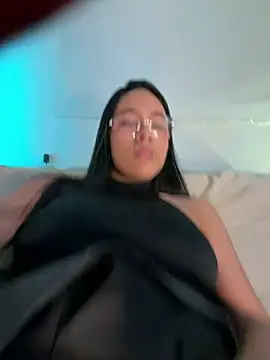 HoneyDolllXXX Adlı Modelin Canlı XXX Sohbeti