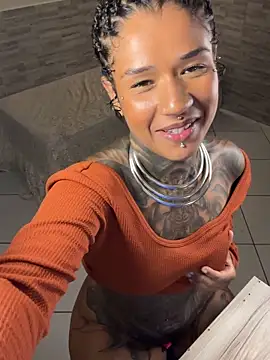 xbigpeach: онлайн-секс-чат