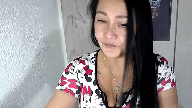 JULIANAWET69 Adlı Modelin Canlı XXX Sohbeti