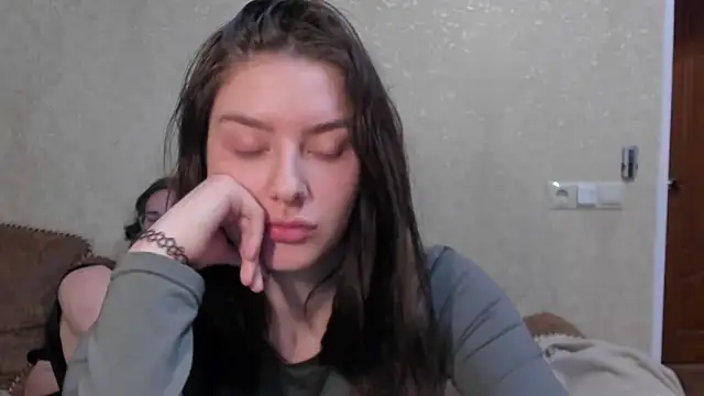 love_lina_muuur Adlı Modelin Canlı XXX Sohbeti