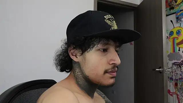 trieone: απευθείας συνομιλία ΧΧΧ