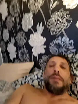 Valen_tinx19cm: διαδικτυακό σόου στην κάμερα