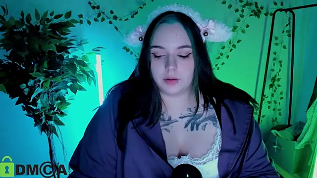 Mia_R0ss élő XXX-chatje