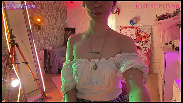 XXX chat uživo modela altertyan