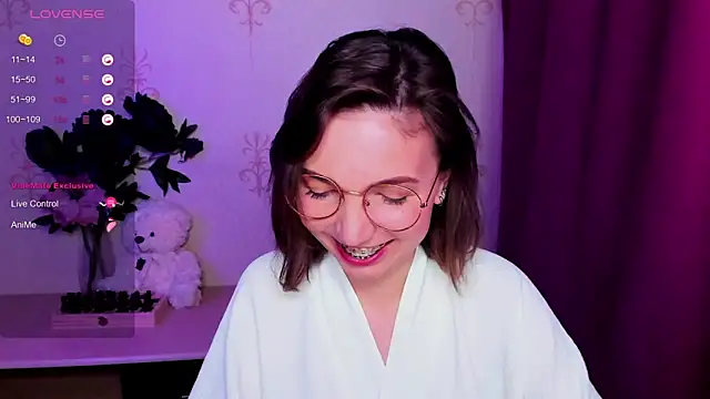 Chat +18 de KindHazelHere_ ao vivo