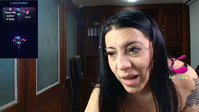 VictoriaHenao Adlı Modelin Canlı XXX Sohbeti