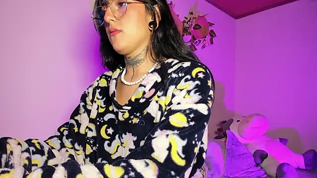 miku_st Adlı Modelin Canlı XXX Sohbeti