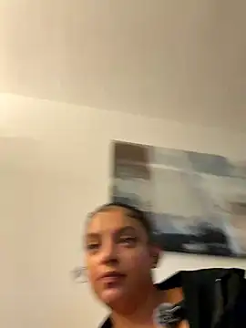 allybluee777 即時 XXX 聊天