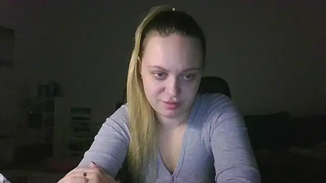 Cynoraye Adlı Modelin Canlı XXX Sohbeti