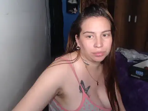 layanafuckass' Live XXX Chat