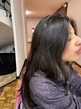 NanakoDollx 网络视讯表演