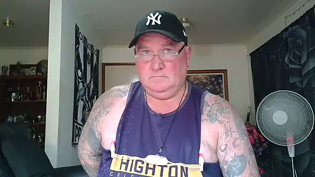 KINKYBLUEYES69 Adlı Modelin Canlı XXX Sohbeti