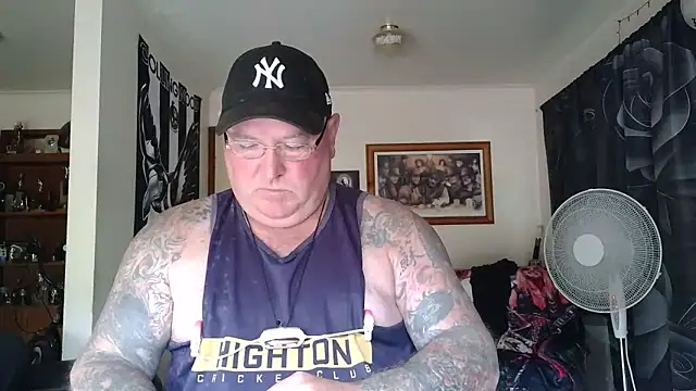 KINKYBLUEYES69 网络视讯表演