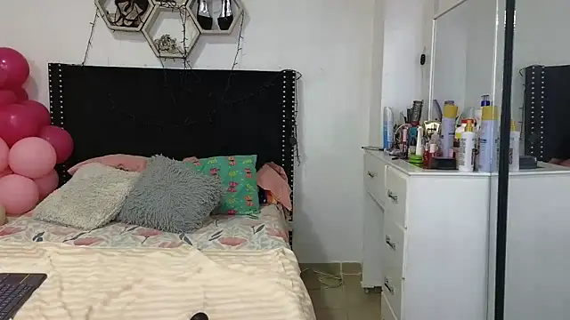 دردشة charlotte_077 الجنسية المباشرة