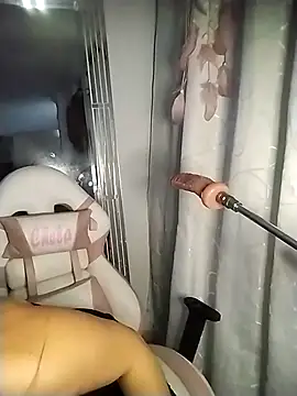 Chatroom XXX en direct de chelaqueen_