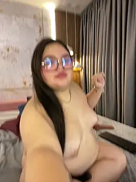 Lushi_Love webkamerás műsora